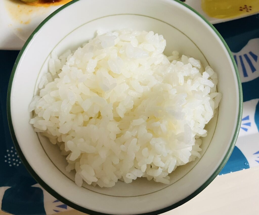 炊きあがったご飯(台湾米)