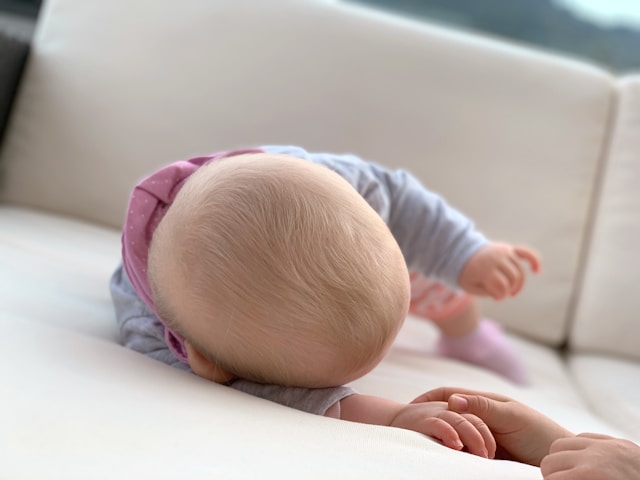 眠っている赤ちゃんの画像