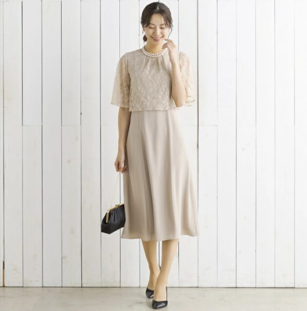 ベージュのレースが美しい、東京ソワールのカラーフォーマル