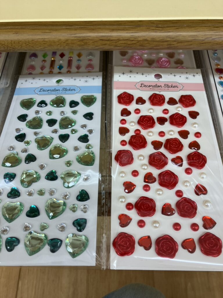 セリアで見つけたデコレーションシール。