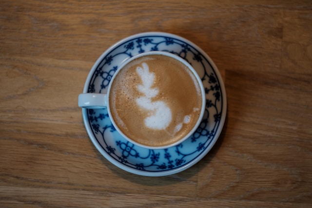 妊娠中でも時々飲みたくなるカフェイン飲料。妊婦さんは、１日200ｍｇ以下が推奨です。